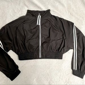 windbreaker, M